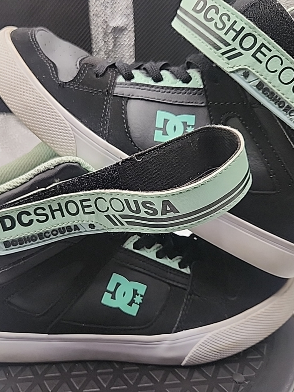 Y2K DC Shoes Black Skater Sneakers with Mint Accents 6.5 W , 5 Y Elder Emo Clean